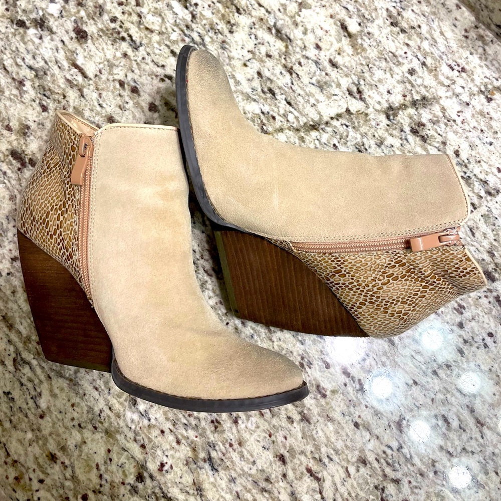 Very volatile wedge booties